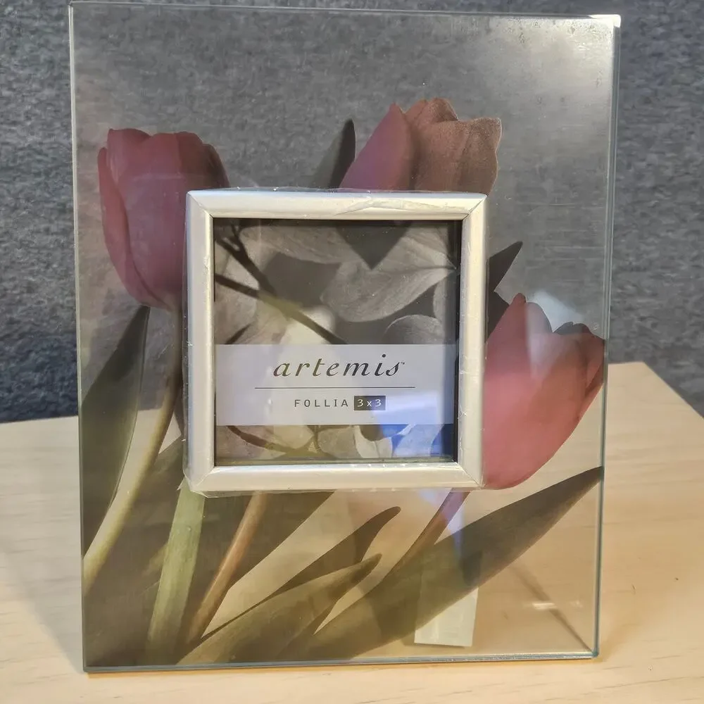 VTG NOS Artemis Follia Glass Floating Photo Frame Tulip Design Silver Border 3x3